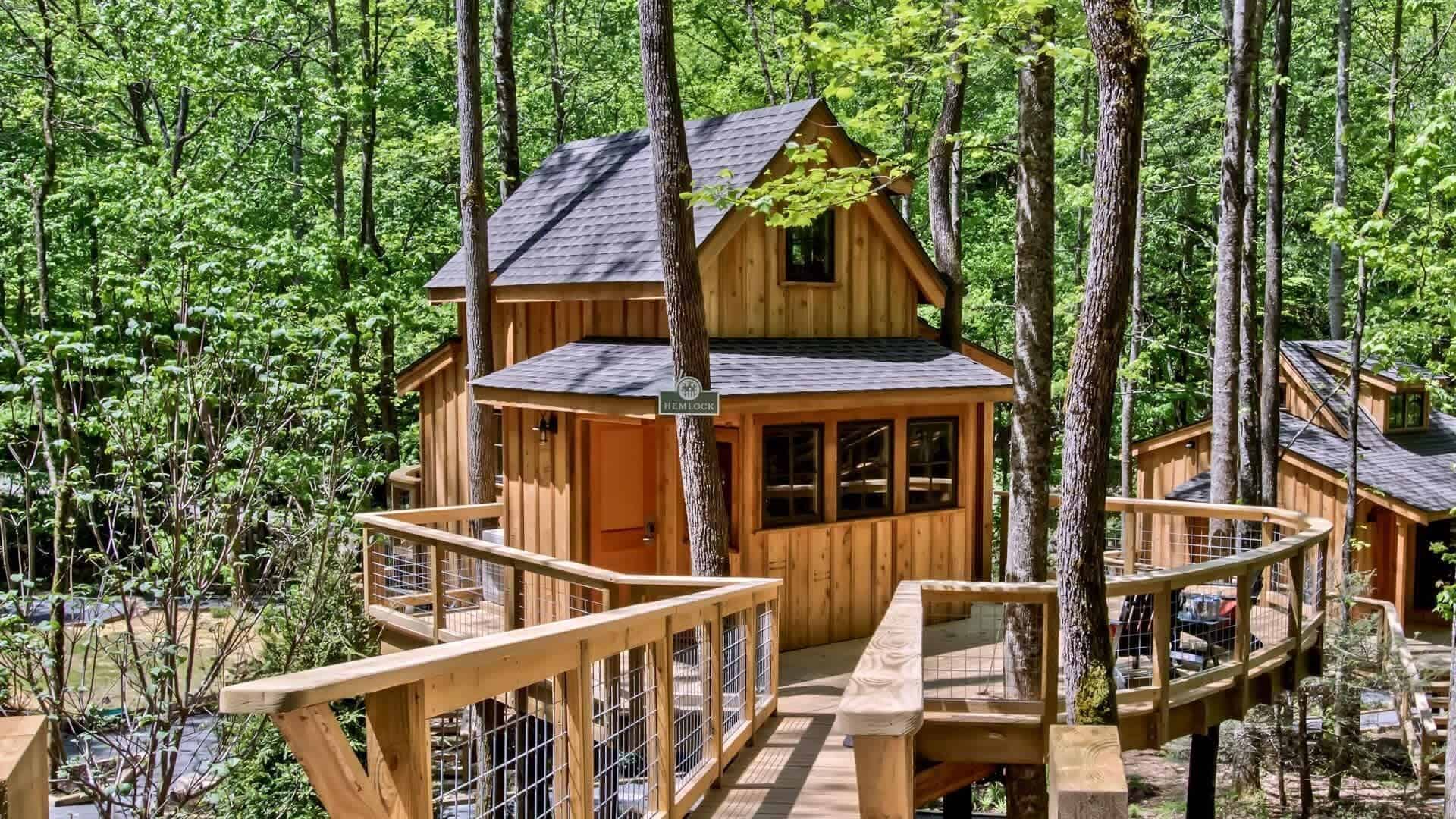 The exterior of A treehouse style accomodation including elevated walkway to enter treehouse near Great Smokies National Park