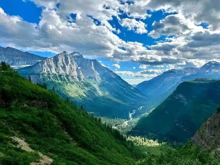 Highline Trail on the Going-to-the-Sun Road in Glacier National park