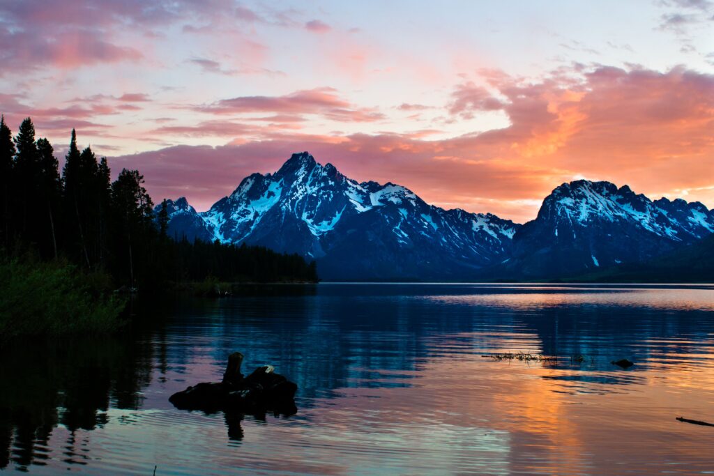 Stunning mountains and jenny lake of Grand Teton National Park